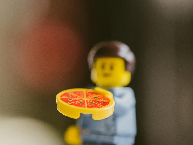 沒錢，發股份給你的顧問？